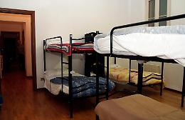 Il dormitorio gi&agrave; al completo