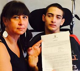 'Mio figlio disabile lasciato solo'