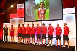 La passerella per la presentazione della Cremonese Calcio 2015-2016