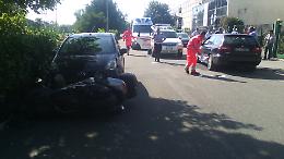 Auto contro scooter, grave 53enne