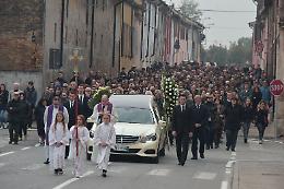 Agnese, l'ultimo straziante saluto