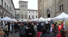 Domenica 6 dicembre mercatini sotto al Torrazzo