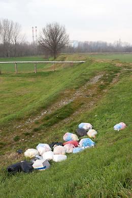Cumuli di rifiuti in varie zone della citt&agrave;