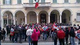 Vertenza Composad, presidio davanti al comune