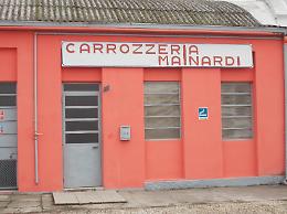Ladri in carrozzeria, danni e furto di attrezzature