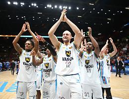 La Vanoli vola in semifinale, Sassari battuto 97-89 all'over time