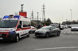 Ciclista investito, ferite lievi