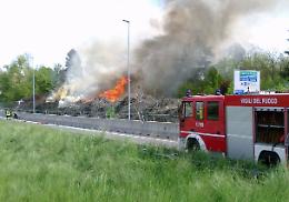 Incendio in area Politecnico, vigili del fuoco al lavoro