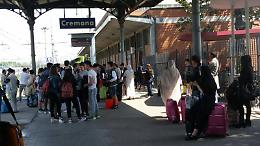 Treni, rabbia dei viaggiatori tra soppressioni e ritardi