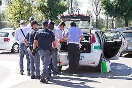 Blitz davanti all'ospedale contro i venditori abusivi