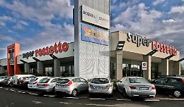 Furti su auto nei parcheggi dei supermercati, arrestato