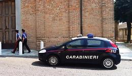 Ruba 3 paia di occhiali, denunciato 45enne
