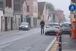 Ladri: porta sfondata e furto, salve le due cagnoline