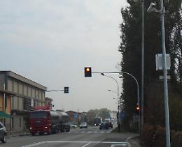 Semaforo, 'furbetti' del rosso: attivata la telecamera