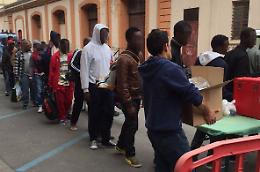 Migranti, accoglienza flop. "Sono al freddo, senza luce e cibo"