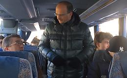 Bus pieno, studenti a piedi. Il viaggio-odissea