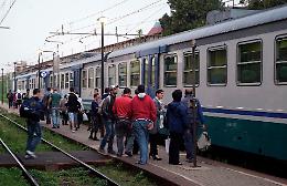 Nebbia fitta, il macchinista 'salta' la stazione e fa la retro