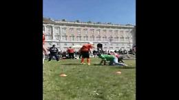 Allenamenti di football americano sul prato della Reggia di Caserta