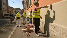 Trento Trieste, via le scritte grazie al 'lavoro' degli alpini