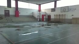 Palestra, crollati alcuni pannelli del controsoffitto
