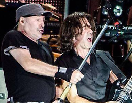 Truffano centinaia fan Vasco Rossi, bloccati da polizia