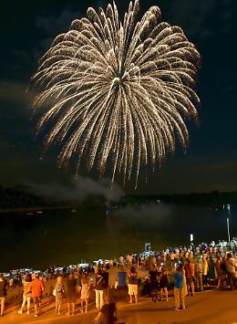 Piazza Spagna chiude col botto, luci e ombre sulla fiera