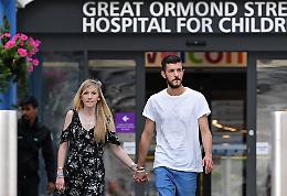 I genitori di Charlie rinunciano alle cure