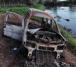 Auto carbonizzata, indagini sui bracconieri