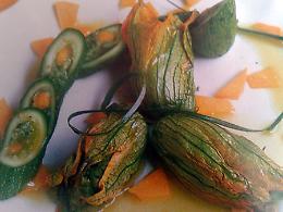 LA RICETTA
Zucchine e fiori ripieni