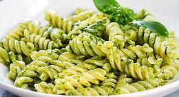 LA RICETTA
Pasta con pesto di zucchine