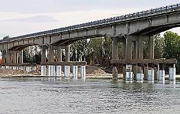 Lavori di consolidamento sul ponte tra Viadana e Boretto