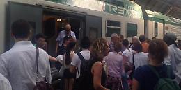 Il conto dei ritardi: in agosto 32 ore di troppo sul treno