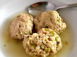 LA RICETTA
Canederli di cicoria in brodo