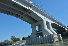 Ponte chiuso, fra Lena e Bordonali frizioni sullo stato di emergenza