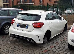 Via le ruote dalla macchina