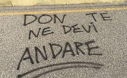 Scritte contro don Roncali,  sei giovani denunciati