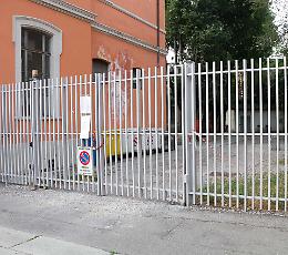 Scuola Trento e Trieste: cancello rotto e uscita pericolosa