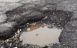 Strade, allarme buche dopo il gelo