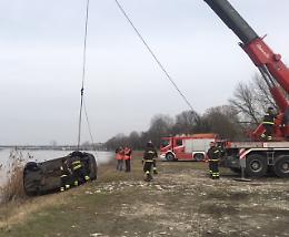 Con l'auto nel fiume, trovato il corpo del 69enne scomparso 10 mesi fa

