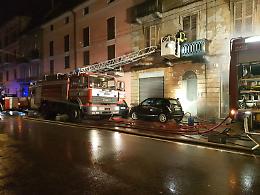 Vasto incendio in via Ghisleri, vigili del fuoco mobilitati