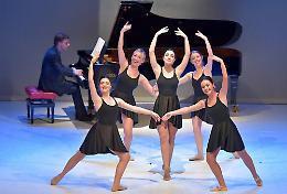 'Symbiosis' al Comunale per celebrare la 'Giornata Internazionale della Danza'