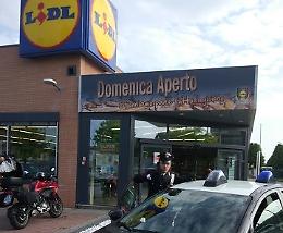 Razzia alla Lidl, due indiani arrestati dai carabinieri: sono già in libertà