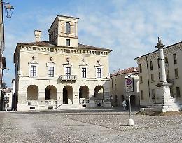 La statua parlante di Vespasiano cicerone per i turisti