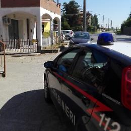 Ruba portafogli da auto parcheggiata, preso dai carabinieri