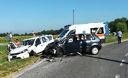 Schianto al solito bivio, due feriti
