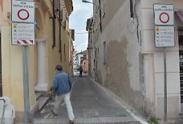 Protesta:  &lsquo;Tutto il traffico si scarica su vicolo Chiozzi&rsquo;