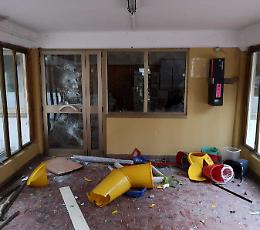 Vetri sfasciati e locali a soqquadro: fermati tre ragazzini
