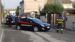 L'arrivo dei Ris di Parma davanti alla casa dove è morto l'11enne Marco Zani