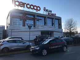 Tentano un furto all'Ipercoop, tre denunciati