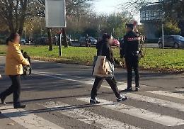 Attraversamenti pedonali: carabinieri nei pressi delle scuole